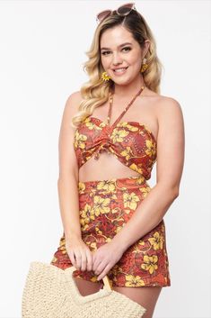 This 1950s style tube top features an eye-catching orange tribal print decorated with vibrant yellow tropical flowers that bring a burst of energy and life to your outfit. The halter pull tab neckline and smocked sides ensures a comfortable and secure fit, while the bandeau style adds extra flare. Yellow Tropical Flowers, Style Tube Top, Rockabilly Girls, Rockabilly Girl, Vintage Romper, Retro Pin Up, 1950s Style, 1950s Fashion, Tropical Floral