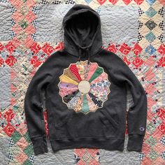 Cozy pre-owned hoodie with vintage quilt patch. This patchwork appliqué was repurposed from an unfinished quilt made in my favourite pattern - the Dresden Plate. It consists of 19 'petals' in colourful, vintage floral prints, pieced together by hand.  Original Label: Champion Original Label Size: Women's XS Chest measured flat, pit to pit: 19.25 inches Length: 23.5 inches Colour: Dark gray Content: 50% Cotton, 50% Polyester Care: Handwash. Lay flat to dry. Because we are using vintage/pre-owned textiles and clothing, there may be minor discolourations and/or signs of wear. All clothing and accessories are sold as is. Kindly review all photos and contact us if you have any questions. Retro Cotton Patchwork Sweatshirt, Vintage Cotton Patchwork Sweatshirt, Vintage Patchwork Sweatshirt, Vintage Floral Prints, Quilt Patch, Applique Sweatshirt, Patchwork Coat, Quilt Coat, Dresden Plate