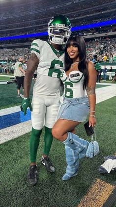 Black Nfl Couples, Black Nfl Wife Outfits, Nfl Wife Aesthetic Black, Nfl Wife Outfits Game Day, Nfl Wife Outfits Black Women, Football Wife Aesthetic, Football Wife Outfit, Football Gf Outfits, Nfl Wife Aesthetic