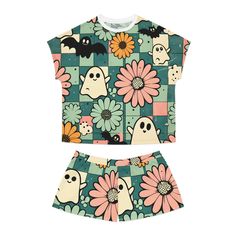 Stay cozy and cute in this Cute Halloween Ghosts Pajama Set perfect for the spooky season. Made with soft and comfortable materials, this set is perfect for lounging around the house or sweet dreams at night. A must-have for Halloween enthusiasts and those who love adorable sleepwear. Ideal for Halloween celebrations and cozy nights in. Product features - 100% polyester and 100% cotton collar for durability and quick drying - Ribbed collar for clean lines and no stretching - Elastic and soft wai Halloween Parfait, Pajamas Short, Ghost Print, Women's Pajamas, Sleep Shorts, Pajama Robe, Halloween Celebration, Fete Halloween, Pyjama Set