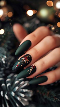 15 Christmas Nails Trendy Styles – Get Ready to Dazzle! 💅 Get ready to shine this holiday season with these Christmas Nails Trendy styles that everyone is raving about! From classic Christmas Nails Acrylic to stunning Christmas Gel Nails, there\'s a look for every occasion. 🎅✨ Looking for festive December Nails or sleek Winter Nails Acrylic? We\'ve got you covered. Embrace the holiday spirit with Xmas Nails and creative Christmas Nail Designs that will take Her Nails to the next level. Try Re... Nail Noel, Xmas Nail Designs, Christmas Nail Ideas, Cute Christmas Nails, Red Nail Designs