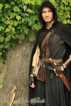 Medieval male #ensemble. Robin Hood Kostüm, Assassin Cosplay, Scifi Horror, Rogue Assassin, Ren Faire Outfits, Character Game, Medieval Clothes, Clothing Male, Fair Outfits