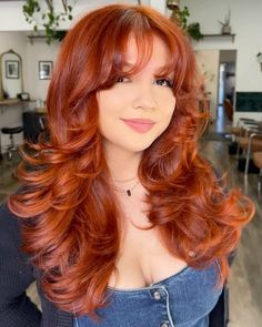 Layered Copper Hair With Bangs, Ginger Long Layered Hair, Copper Hair Long, Ginger Hair With Bangs, Long Red Hair With Bangs And Layers, Long Layered Red Hair With Bangs, Copper Red Hair Curtain Bangs, Cheveux Oranges, Haircuts For Long Hair With Layers