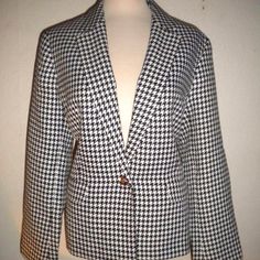 Anne Klein Women's Size Large Fashion Jacket Black And Ivory Houndstooth Print Single Button Front Closure Notched Collar Faux Suede Elbow Patches Long Sleeve Faux Flap Pockets 100% Polyester Nwt Msrp $ 149.00 White Tweed Business Jacket For Fall, White Notch Lapel Tweed Jacket For Work, White Tweed Jacket With Notch Lapel For Work, Spring Tailored Tweed Jacket With Houndstooth Pattern, Classic White Houndstooth Blazer, Spring Business Casual Houndstooth Tweed Jacket, Classic Houndstooth Outerwear For Spring, Classic Houndstooth Pattern Outerwear, Classic Houndstooth Tweed Jacket For Spring