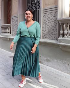 Yes, You Can Wear a Maxi Skirt in Winter—Here's How Plus-koon Muoti, Winter Maxi Skirt Outfit, Maxi Skirt Winter, Fashion Week Dresses, Winter Maxi, Look Plus Size, Maxi Skirt Outfits, Plus Size Fashion For Women