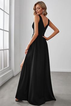 Honor your unique style with this gorgeous v-neck sleeveless evening dress. A cinched wide empire waist and pleating give way to a flowing floor-length silhouette, providing the perfect balance of classic sophistication and timeless wearability, just right for your next special moment. Black Tie Event Dresses, Evening Dress Floor Length, Ever Pretty, Black Tie Event, Petite Dresses, Event Dresses, Fashion Face, Empire Waist, Dress P