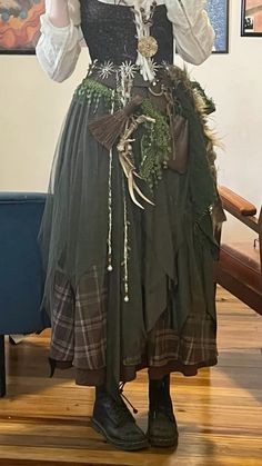 Woodland Ferry Costume, Witch Outfit Medieval, Bog Witch Aesthetic Outfit, Cottage Witch Outfit, Ren Faire Costume Ideas, Merchant Cosplay, Renfaire Costume Women, Renfaire Outfit Ideas, Diy Ren Faire Costume