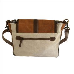 Descripción:
 Nuestro bolso de hombro es perfecto para el uso diario informal. Está diseñado para ser versátil y práctico, con bolsillos interiores funcionales que ofrecen un amplio espacio para mantenerse organizado y con estilo. El bolso está hecho de tiendas de campaña militares recicladas y cuero en tonos tostados y tiene un cierre de solapa.
 Características:




 Lona estampada y cuero genuino 




 Para llevar a cualquier parte






 Dramático y elegante



 Presupuesto:


 Tipo de bolso: bandolera

 Material del bolso: lona y cuero genuino

 Altura: 30,4 cm o 12"

 Ancho: 25 cm o 10"

 Profundidad: 8,8 cm o 3,5"

 Color: Bronceado, Beige

 Cantidad con precio: 1 bolsa Khaki Leather Shoulder Bag For On-the-go, Khaki Leather Satchel With Adjustable Strap, Khaki Leather Shoulder Bag For Everyday, Brown Functional Shoulder Bag With Removable Pouch, Functional Brown Shoulder Bag With Removable Pouch, Khaki Leather Shoulder Bag With Leather Handles, Functional Brown Tote Satchel, Beige Tote Shoulder Bag For Outdoor, Functional Brown Canvas Shoulder Bag