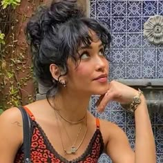 Hair Up Do With Bangs, Bangs On Wavy Curly Hair, Cool Hair Women, Curly Hair Bangs Glasses, Curly Bangs For Round Face, Whispy Curly Bangs, Bangs With Wavy Hair Naturally Curly, Wispy Wavy Bangs, Whimsical Haircut