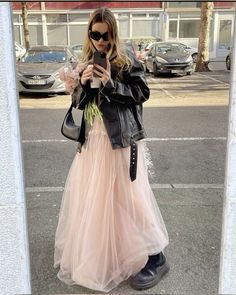 Tulle Skirt With Leather Jacket, Tule Skirt Outfits Casual, Maxi Tulle Skirt Outfit, Tule Outfit, Pink Tulle Skirt Outfit, Pink Leather Jacket Outfit