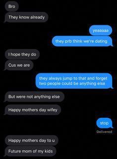 two texts that are in different languages on a cell phone with the caption'happy mothers day to my kids '