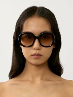 Chloé Gayia Sunglasses | Chloé US Chloe Logo, Chloe Sunglasses, Gradient Brown, Sunglasses Collection, Rounded Square, Unique Color Combinations, Colour Combinations, Square Frame, The Temple