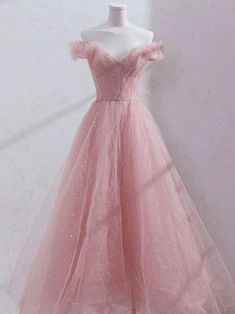 Pink Ball Dress Aesthetic, Prom Tulle Dresses, Aesthetic Pink Prom Dress, Grad Dresses Pink, Pink Grad Dresses, Pink Grad Dress, Pink Princess Prom Dress, Pastel Pink Dresses, Pink Tulle Evening Dress