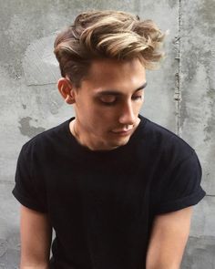 Mens Natural Highlights, Mens Dyed Blonde Hair, Mens Balayage Short Hair, Mens Bleached Hairstyles, Guy Highlights Men Hair, Mens Frosted Tips Hair, Men’s Highlighted Hair, Man Blonde Highlights, Men Hair Blonde Highlights