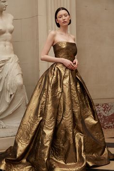 Reem Acra RTW Fall 2019 [PHOTOS] – WWD l Womenswear l Women fashion runway look outfit gold gowns Gold Wedding Gowns, Kristina Webb, Fashion Design Inspiration, Prom Inspo, Gold Gown, Fantasy Wardrobe, Reem Acra, Couture Gowns