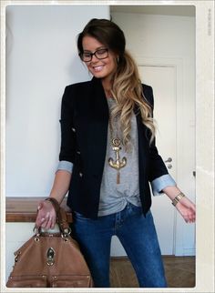 A plain tee paired with a black blazer and jeans is a chic alternative to the "jeans and tee" look. I kind of like everything about this. Look Jean, Best Blazer, Blazer Outfit, Mode Casual, Cooler Look, Looks Street Style, Outfit Trends, Blazer Outfits, Look Casual