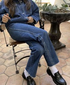 Midwash Jeans Outfit, Cargo Pants With Ballet Flats, Herringbone Jacket Outfit, Tess Madalyn, Harvard Aesthetic Outfit, Deep Blue Jeans Outfit, Mexico Dinner Outfits, Street Style Fall 2023, Denim Jeans Outfit Fall