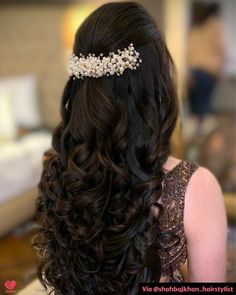 Hairstyle Design For Wedding, Hair Styles For Engagement Brides, Hairstyle For Engagement Bride, Hairstyle For Sangeet, Reception Hairstyle For Bride, Engagement Hairstyles For Saree, Sangeet Hairstyles For Bride, Guest Hairstyles For Wedding, Front Hair Styles For Wedding