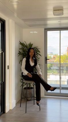 Solicitor Outfit Woman, Baddie Lawyer Outfits, Businesses Outfits Women, Red And Black Business Outfit, Luxury Sales Associate Outfit, Buisness Formal Women Outfits Chic, Business Casual Black Women Outfits, Me In 50 Years Outfit, Office Vixen Outfits