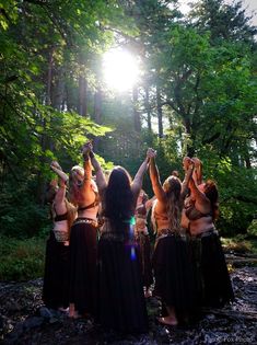 Spiritual Friends Aesthetic, Womens Circle Divine Feminine, Circle Of Women, Womens Circle, Women Circle, Wild Women Sisterhood