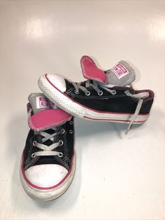 CONVERSE Junior 4 Chuck Taylor Double Tongue Oxford Low Top Sneakers Black Pink. Condition is "Pre-owned". Shipped with USPS Priority Mail. See photos for details of condition. Item sells as seen in photos. Omar Closet, Converse Black Sneakers For Skateboarding, Black Converse Sneakers For Skateboarding, Pink Converse Aesthetic, 2000s Converse, Short Converse, Izzy Core, Black Hightop Converse, 2010 Shoes