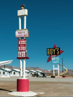 motels and motel signs in the desert with mountains in the backgroup