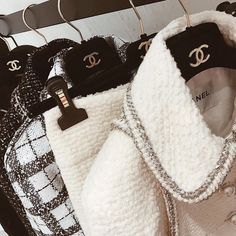 Chanel Aesthetic Outfit, Luxury Fashion Aesthetic, Chanel Clothes, Black Channel, Chanel Girl, Estilo Blair Waldorf, Blair Waldorf Aesthetic, Boujee Aesthetic