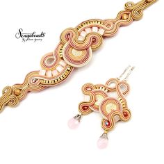 Hand embroidered soutache bracelet in pink and gold. Made with glass beads, sead beads, soutache braid. OOAK design, beaded with great detail ! You can use everyday or spacial events as well :) Total length of bracelet  is  7.67 inch ( ca. 19,5 cm ). You can adjust the lenght to your wrist. Widest part is 1.37inch ( 3.5 cm). Lenght of the earrings is 2.75 inch ( 7 cm ), widest part is 0.98 inch (2.5 cm ) Back covered with very soft Pu leather in metallic light pink. To view the rest of my jewelr Olive Earrings, Soutache Bracelet, Black And White Earrings, Soutache Earrings, Golden Earrings, Soutache Jewelry, Set Jewelry, Unusual Jewelry, Handmade Jewelry Designs