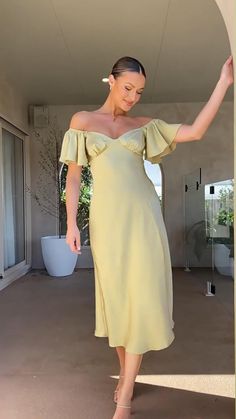 🛒 Click on the title to shop now👗 This beautiful flowy design takes elegance to a new level - you'll definitely be the center of attention in this dress. 🥰 Chiffon Off-shoulder Midi Dress For Party, Off-shoulder Chiffon Midi Dress For Parties, Fitted Off-shoulder Chiffon Midi Dress, Elegant Chiffon Off Shoulder Dress For Party, Butterfly Sleeve Midi Dress With Ruffles For Party, Solid Off Shoulder Dress For Summer Party, Off Shoulder Dress For Summer Party, Solid Color Off Shoulder Summer Dress For Party, Solid Color Off Shoulder Dress For Summer Party