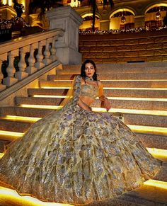 Indian Lehenga Photoshoot, Lengha Pose Ideas, Lehenga Aesthetic Photoshoot, Lengha Photoshoot Poses, Desi Wedding Poses, Rich Indian Aesthetic, Lengha Photoshoot, Lengha Pose, Aesthetic Lengha