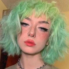 Short Grunge Hair, Smink Inspiration, Alternative Makeup, Edgy Makeup, Fluffy Hair