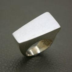 This Vintage Sterling Silver Statement Ring, size 6.50, showcases a bold Brutalist design with a distinctive brushed finish. Crafted in the 1970s, this unisex modernist design ring is a unique piece of jewelry that makes a strong style statement. Its minimalist and geometric form reflects the avant-garde aesthetics of the Brutalist movement, making it a perfect addition to any vintage jewelry collection. The ring will be shipped in a gift box, making it an excellent choice for gifting or adding Brutalist Jewelry, Avant Garde Jewelry, Strong Style, Brutalist Design, Modernist Jewelry, Modernist Design, Statement Ring Silver, Design Jewelry, Jewelry Inspo