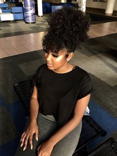 Rod Set On Natural Hair, Bangstyle Hair, Curl Hairstyles, Pelo Afro, Natural Hair Beauty, Dull Hair, Natural Hair Inspiration