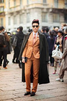 Street Style Stockholm, Style Androgyne, Dandy Style, Tomboy Chic, Androgynous Fashion, Suit Up, Menswear Inspired, Suit Fashion, Work Attire