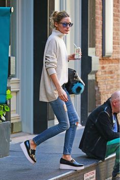 The Sneakers Olivia Palermo Just Wore Are Unexpected and Amazing Fall Fashion Coats, Olivia Palermo Style, Looks Street Style, Olivia Palermo, Celebrity Street Style, Mode Inspo, 가을 패션, Looks Style