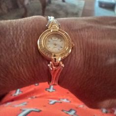 Nwt Solitaire Stretch Band With 4 Different Inner Changeable Faces Quartz Movements Stretch Band, Stretch Bands, Quartz Movement, Accessories Watches, Womens Watches, Silver Gold, Women Accessories, Band, Silver