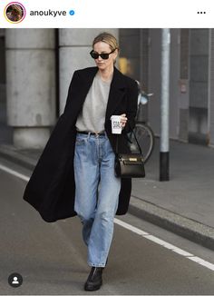 2022 Fashion Trends, Look Jean, Tight Sweater, What To Wear Today, Woman's Fashion, 2022 Fashion, Straight Trousers, Fall 2022, 가을 패션