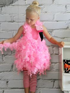 DIY Pink Flamingo Halloween Costume >> http://www.diynetwork.com/decorating/how-to-make-a-pink-flamingo-halloween-costume/pictures/index.html?soc=pinterest Diy Flamingo Costume, Flamingo Halloween Costume, Diy Girls Costumes, Flamingo Halloween, Diy Flamingo, Halloween Costumes Pictures, Funny Crafts, Pink Flamingo Party, Flamingo Costume