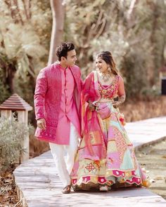 Couple Haldi Outfit Ideas, Haldi Outfits For Bride And Groom, Outfit For Haldi, Haldi Ceremony Outfit For Bride, Haldi Dresses, Couple Indian, Haldi Wedding