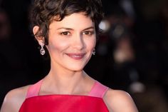 Leave It to a French Woman (Audrey Tautou) to Find a Subtle-but-Cool Way to Put on Eyeshadow | Glamour Taupe Eyeshadow, Lip Liner Set, Photos People, Audrey Tautou, Chic Makeup, Eye Base, Eyeshadow Base, The Beauty Department, Cute Hairstyles For Short Hair