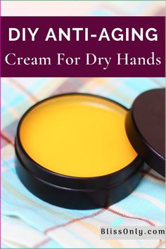 This DIY anti-aging cream for dry hands is super nourishing. It moisturizes skin and treats dry, flaky hands. It also helps reduce wrinkles and gives you soft, smooth, and moisturized hands. Diy Anti Aging Cream, Skin Care Procedures, Lotion For Oily Skin, Diy Anti Aging, Anti Aging Creme, Baking Soda Shampoo, Moisturizer For Oily Skin, Aging Cream, Health Skin Care