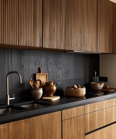 The Japandi style is a blend of Japanese and Scandinavian design philosophies that emphasize minimalism, functionality, natural materials, and a connection to n Bright Kitchen Ideas, Nature Inspired Kitchen, Modern Kitchen Window, Upscale Kitchen, Japandi Dining Room, Japandi Dining