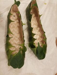 Spring Faerie Costume, Faerie Costume Diy, Ren Fair Shoes, Mushroom Faerie Costume, Dryad Costume Diy, Mushroom Fae Costume, Fairy Ideas Costume, Ren Fair Fairy Costume