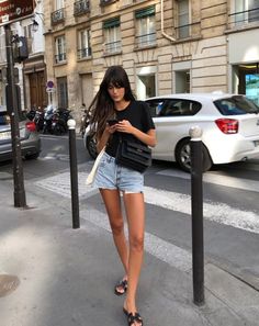 Leia Sfez, Minimalist Moda, Outfit Designer, Parisian Outfits, Parisian Summer, Jeans Trend, French Girl Chic, Minimalist Summer