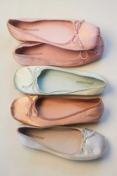 romantic summer satin ballet flats in adorable color options! @jeffreycampbell @freepeople xo Upcoming Fashion Trends, Ballerina Shoes Flats, Sofia Coppola, Ballerina Shoes, Flat Style, Mode Inspo, Pretty Shoes, Dream Shoes, Ballet Flat Shoes