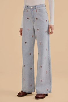 FARM RIO Rose Embroidered Denim Pants - Laneway Boutique Spring Capsule, Romantic Outfit, Frankies Bikinis, Jeans Diy, Embroidered Denim, Farm Rio, Denim Jumpsuit, Spring Colors, Denim Pant