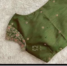 Embroidery Designs Blouse, Cold Shoulder Blouse Designs, Blouse Hangings, Designs Blouse, Bridal Blouses, Cotton Blouse Design, Maggam Work Blouse, Traditional Hairstyle