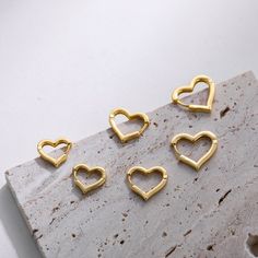 These heart shaped small hoop earrings are made from hypoallergenic material and are perfect for daily wear. They are lightweight and comfortable, and are a great choice for those with sensitive ears. The simple yet elegant design makes them a versatile addition to any jewelry collection. Material: 14k gold plated brass. Trendy Jewelry Ideas, Cute Love Heart, Earrings Aesthetic, Heart Hoop Earrings, Earrings Inspiration, Earrings Simple, Cute Heart, Trendy Earrings, Affordable Jewelry