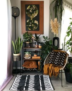 Wir lieben Boho-Stile​Ist die Kombination von MusterSchwarzBraunWeiund Pflanzen nicht wunderschön und gemütlich​Foto IGthe_boho_blanketwww.inteero.de​ Interior Design Per La Casa, Geek Decor, Bohol, Home Decor Living Room, Decoration Inspiration, Boho Living, Boho Living Room