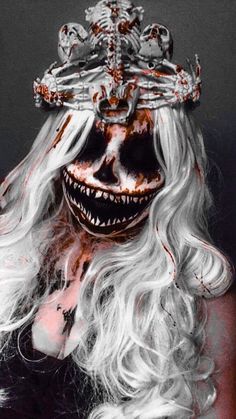 Queen of Dead. Skeleton Queen. 💀 Scarry Make Up Halloween, Scary Face Paint Horror Makeup, Halloween Makeup Clown Scary, Horror Face Painting, Horror Makeup Looks, Scary Woman, Skeleton Queen, Scary Face Paint, Zombie Queen